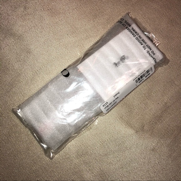 COACH NWT Luggage Tag w Vintage Daisy Script Print - Picture 2 of 9